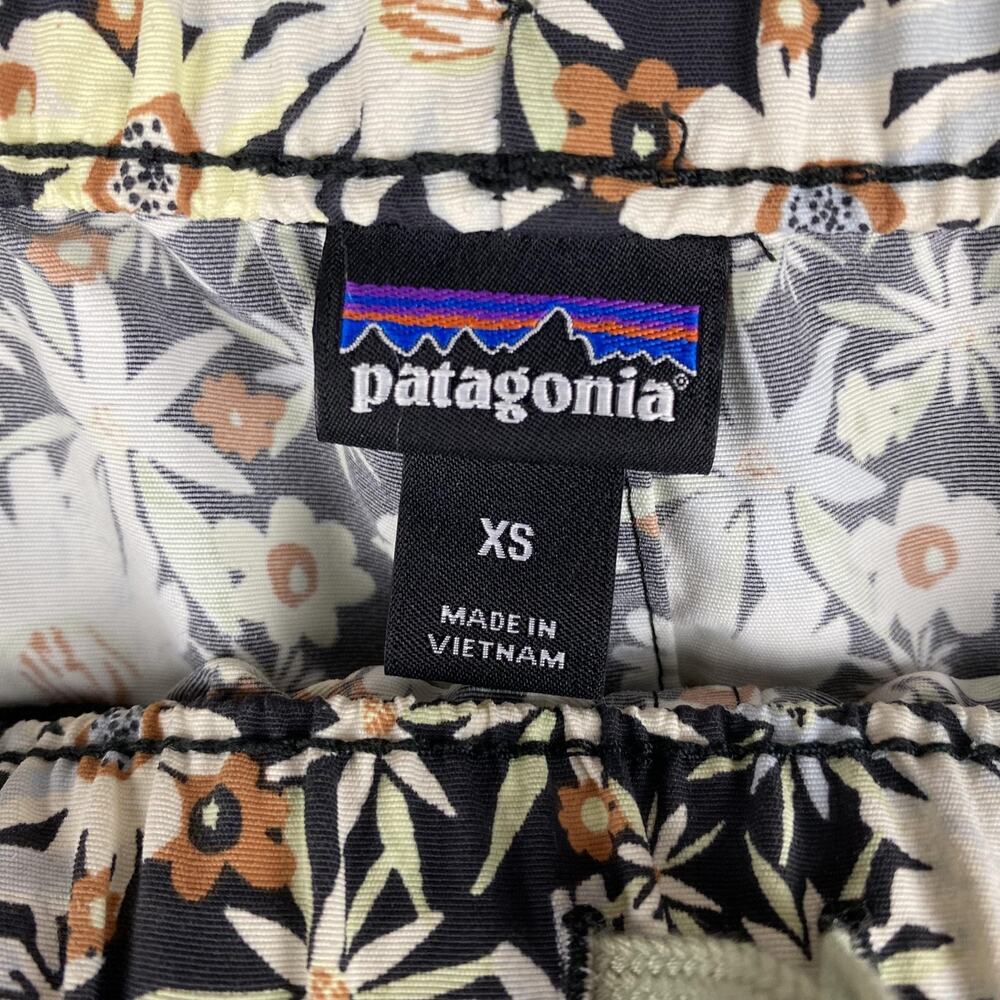 Patagonia Shorts Womens XS Barely Baggies Black Daisy Floral Summer Y2K Festival - Picture 8 of 13